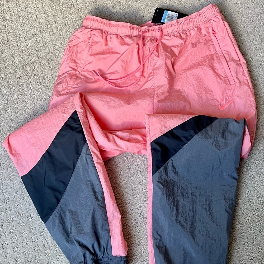 Men’s standard fit sweatpants